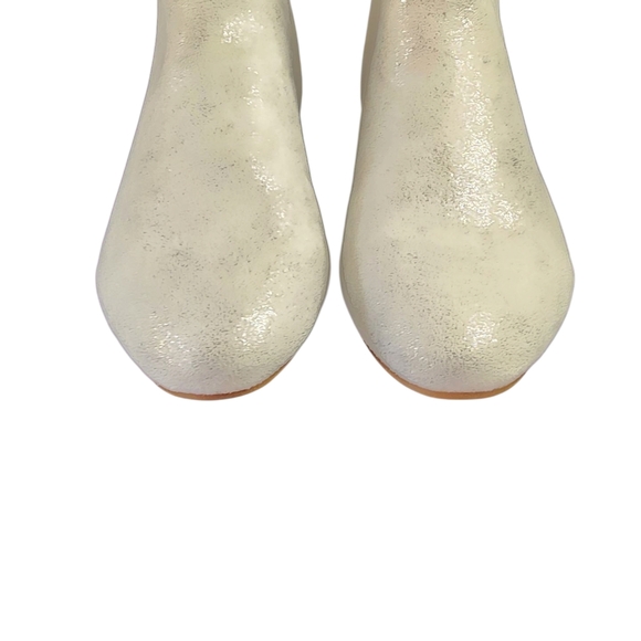 Elegant White Ankle Boots with Pearl Heel - Picture 5 of 7